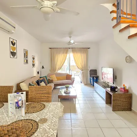 Css Cheerful Smart Superior 2bd Townhouse Limnaria Gardens 度假居
